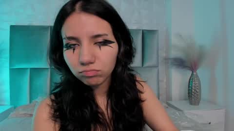 Snapshot of hollypeach_ chatting on 05-19-26, 08:04 hollypeach_ online show from 05-19-26, 08:04