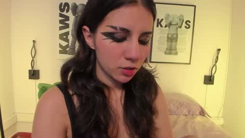 Snapshot of hollypeach_ chatting on 06-04-26, 07:42 hollypeach_ online show from 06-04-26, 07:42