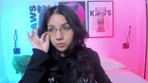 Snapshot of hollypeach_ chatting on 06-07-26, 03:16 hollypeach_ online show from 06-07-26, 03:16