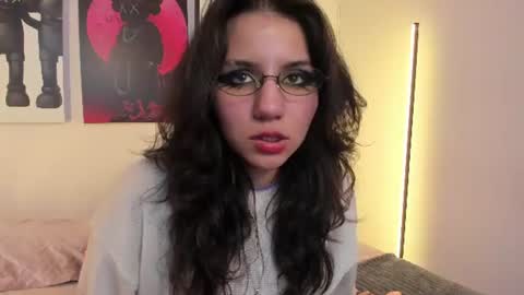 Snapshot of hollypeach_ chatting on 06-10-26, 07:46 hollypeach_ online show from 06-10-26, 07:46