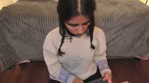 Snapshot of hollypeach_ chatting on 06-11-26, 12:32 hollypeach_ online show from 06-11-26, 12:32
