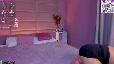 Snapshot of hollyray_ chatting on 12-16-25, 01:32 Holly online show from 12-16-25, 01:32