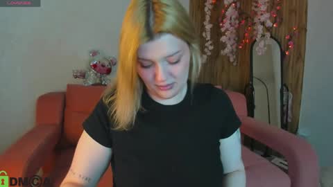 Snapshot of hollyray_ chatting on 04-07-26, 01:39 Holly online show from 04-07-26, 01:39