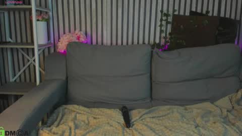 Snapshot of hollyray_ chatting on 04-10-26, 01:22 Holly online show from 04-10-26, 01:22