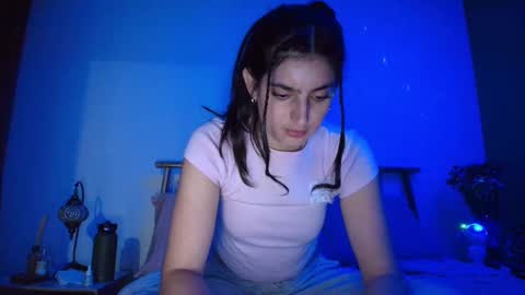 Snapshot of hollyshit_ chatting on 09-19-25, 12:45 hollyshit_ online show from 09-19-25, 12:45