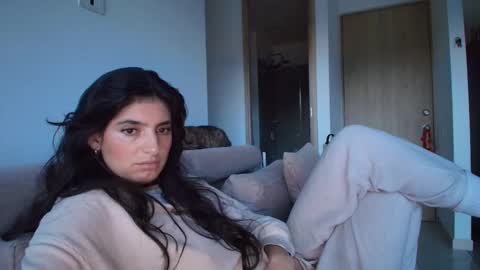 Snapshot of hollyshit_ chatting on 10-18-25, 10:54 hollyshit_ online show from 10-18-25, 10:54