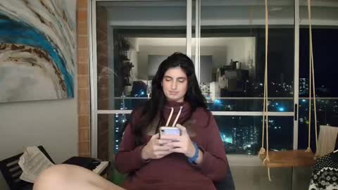 Snapshot of hollyshit_ chatting on 10-21-25, 12:33 hollyshit_ online show from 10-21-25, 12:33