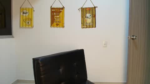 Snapshot of hollyshit_ chatting on 10-29-25, 01:52 hollyshit_ online show from 10-29-25, 01:52