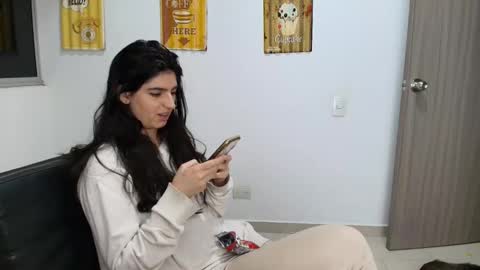 Snapshot of hollyshit_ chatting on 11-07-25, 01:05 hollyshit_ online show from 11-07-25, 01:05