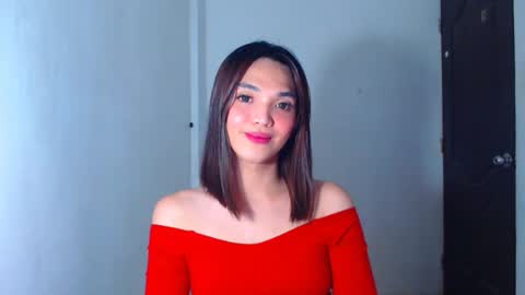 Snapshot of hollywoodbitch chatting on 06-15-26, 05:48 Isabella Marie online show from 06-15-26, 05:48