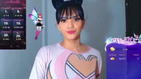 Snapshot of hollywoodbitch chatting on 07-14-26, 03:07 Isabella Marie online show from 07-14-26, 03:07