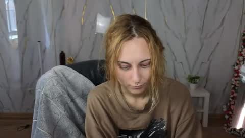 Snapshot of hollyy_pollyyyy chatting on 08-08-26, 02:25 Polly online show from 08-08-26, 02:25