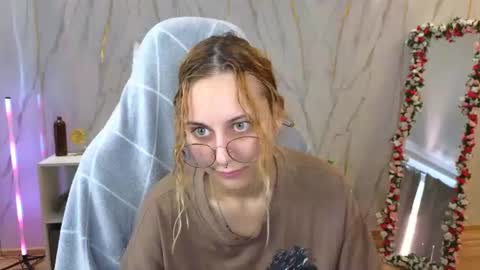 Snapshot of hollyy_pollyyyy chatting on 08-10-26, 02:37 Polly online show from 08-10-26, 02:37