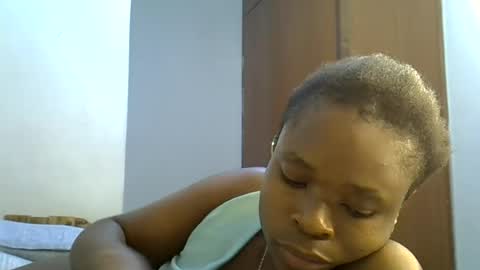 holy_ebony online show from 06-24-26, 04:17