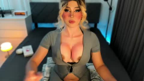 Snapshot of holy_grantqueenx chatting on 07-02-26, 01:27 Miss Gia online show from 07-02-26, 01:27