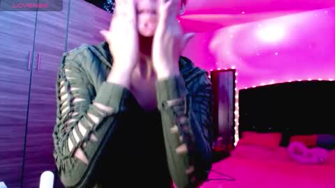 Juli online show from 11-11-25, 03:50