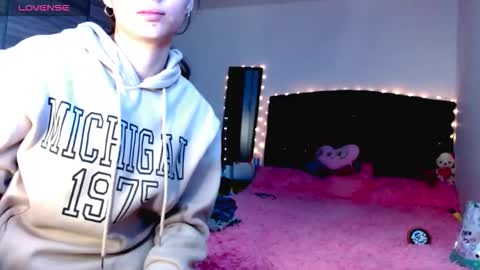 Juli online show from 12-15-25, 04:28