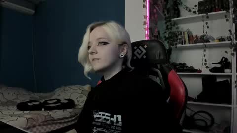 Snapshot of holy_mistresss chatting on 11-09-25, 09:40 holy_mistresss online show from 11-09-25, 09:40