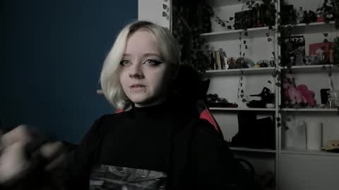 Snapshot of holy_mistresss chatting on 11-21-25, 09:19 holy_mistresss online show from 11-21-25, 09:19