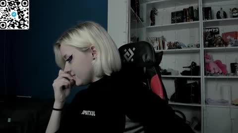 Snapshot of holy_mistresss chatting on 12-23-25, 09:40 holy_mistresss online show from 12-23-25, 09:40