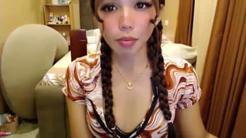 holy_molly1 online show from 05-31-26, 06:09