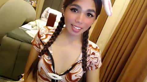 holy_molly1 online show from 06-03-26, 04:23