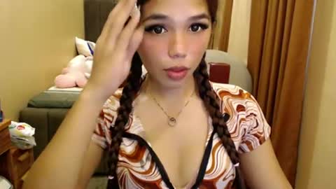holy_molly1 online show from 06-12-26, 03:33