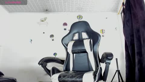 Snapshot of holy_sailt chatting on 10-30-25, 03:13 Holly online show from 10-30-25, 03:13