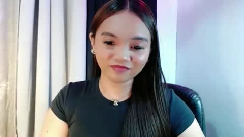 Snapshot of holy_shine chatting on 02-25-26, 01:15 Bella online show from 02-25-26, 01:15