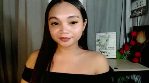 Snapshot of holy_shine chatting on 05-16-26, 11:14 Bella online show from 05-16-26, 11:14