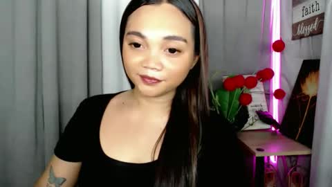 Snapshot of holy_shine chatting on 05-25-26, 03:45 Bella online show from 05-25-26, 03:45