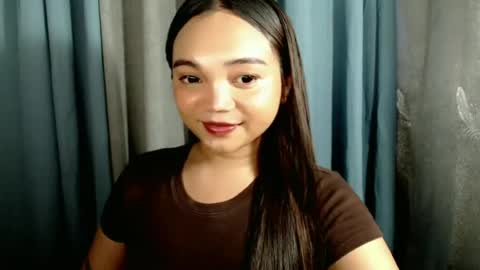Snapshot of holy_shine chatting on 06-18-26, 12:33 Bella online show from 06-18-26, 12:33