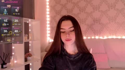 Mia online show from 11-08-25, 03:39