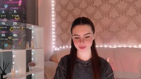 Mia online show from 11-23-25, 03:28