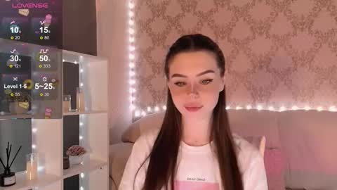 Mia online show from 12-02-25, 03:34