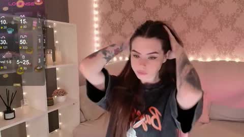 Mia online show from 04-25-26, 03:42