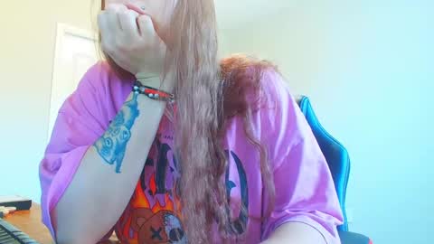 Snapshot of holyweed420 chatting on 12-11-24, 04:31 Viktoria online show from 12-11-24, 04:31