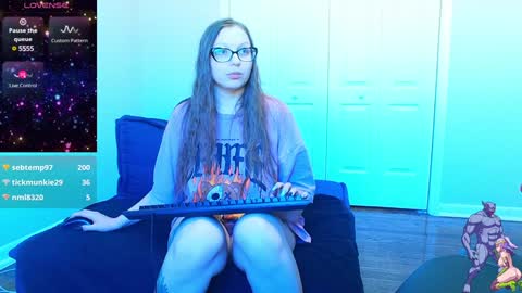 Snapshot of holyweed420 chatting on 01-18-25, 08:09 Viktoria online show from 01-18-25, 08:09