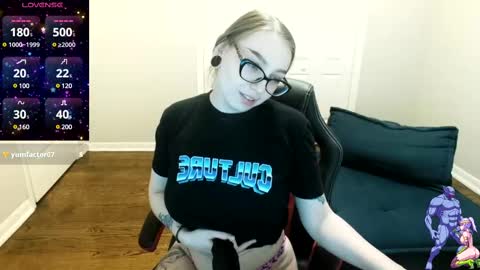 Snapshot of holyweed420 chatting on 03-04-25, 12:39 Viktoria online show from 03-04-25, 12:39