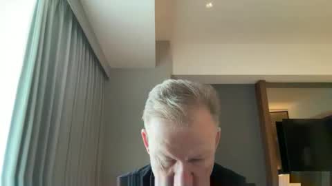 Snapshot of hommelpong chatting on 12-16-25, 05:34 Daffy online show from 12-16-25, 05:34