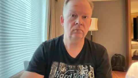 Snapshot of hommelpong chatting on 12-18-25, 07:25 Daffy online show from 12-18-25, 07:25