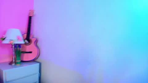 Snapshot of honeeymoonn chatting on 09-24-25, 02:31 honeeymoonn online show from 09-24-25, 02:31