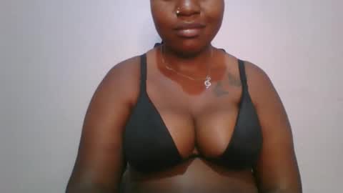 Snapshot of honey_beb chatting on 09-28-25, 08:25 honey_beb online show from 09-28-25, 08:25