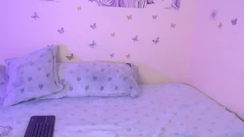 Snapshot of honey_buns_1 chatting on 11-14-25, 11:53 mimi online show from 11-14-25, 11:53
