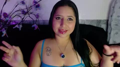 Snapshot of honey_buns_1 chatting on 12-14-25, 09:25 mimi online show from 12-14-25, 09:25