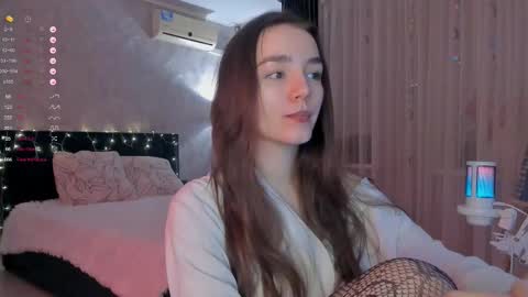 Snapshot of honey_chantal chatting on 01-18-26, 07:28 Chantal online show from 01-18-26, 07:28