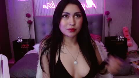 honey_doll_x online show from 05-12-26, 08:33