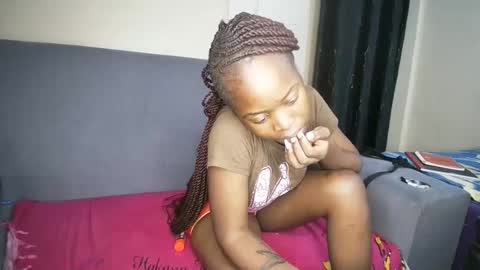 Snapshot of honey_drop1 chatting on 02-14-26, 12:18 honey drop online show from 02-14-26, 12:18