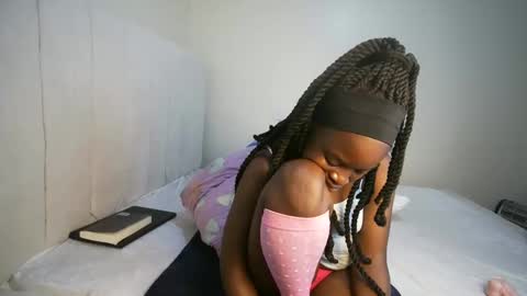 Snapshot of honey_drop1 chatting on 03-20-26, 02:05 honey drop online show from 03-20-26, 02:05