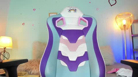 Snapshot of honey_fox01 chatting on 12-27-24, 08:28 HONEY online show from 12-27-24, 08:28